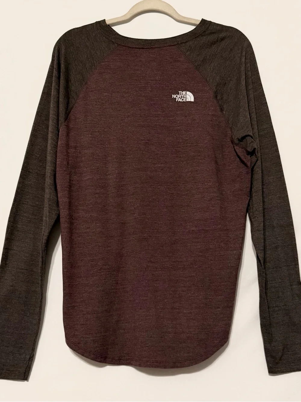 The North Face Mens Raglan Long Sleeve T-Shirt Size Large 2-Tone Bear Logo B13